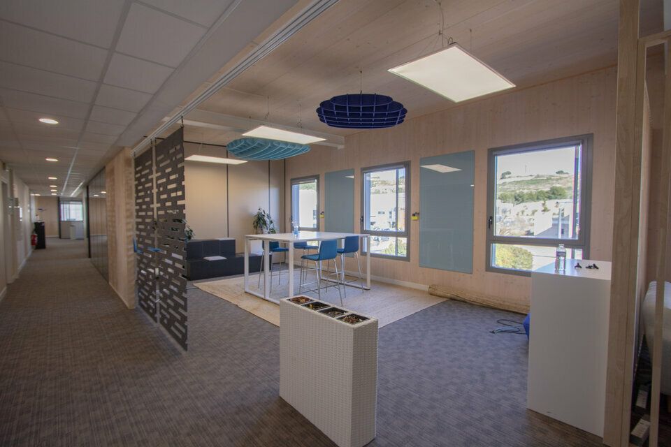 LOCATION BUREAUX DE 703,60m2 - VITROLLES