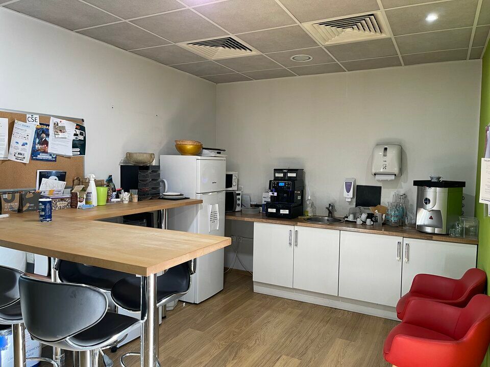 VENTE BUREAU 460 M2 À AUBAGNE