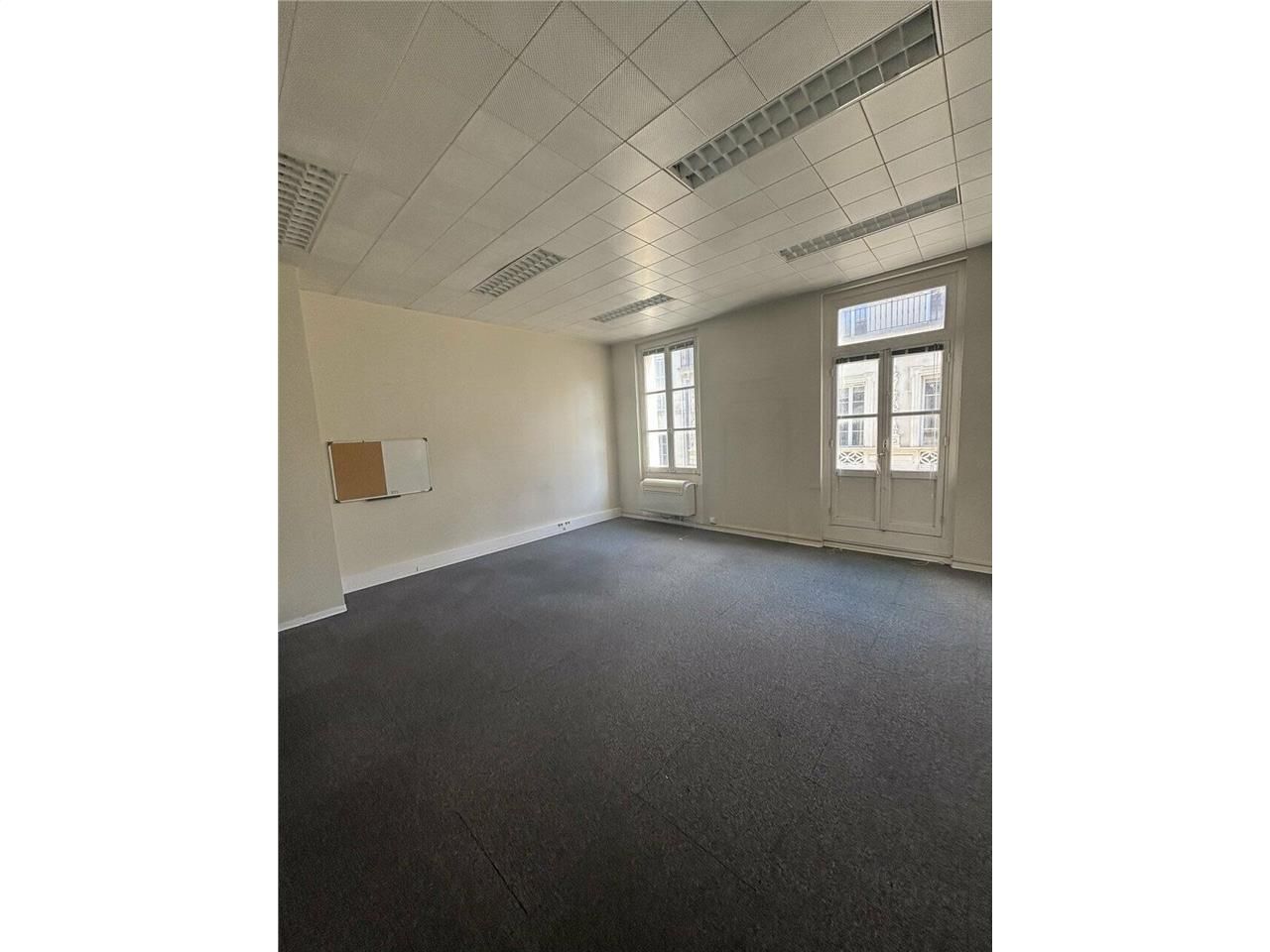 A LOUER 1555 M² MARSEILLE 13006