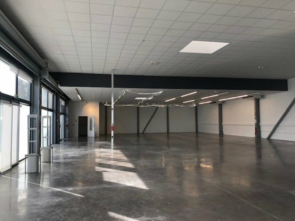 Location local commercial 620 m² non divisibles
