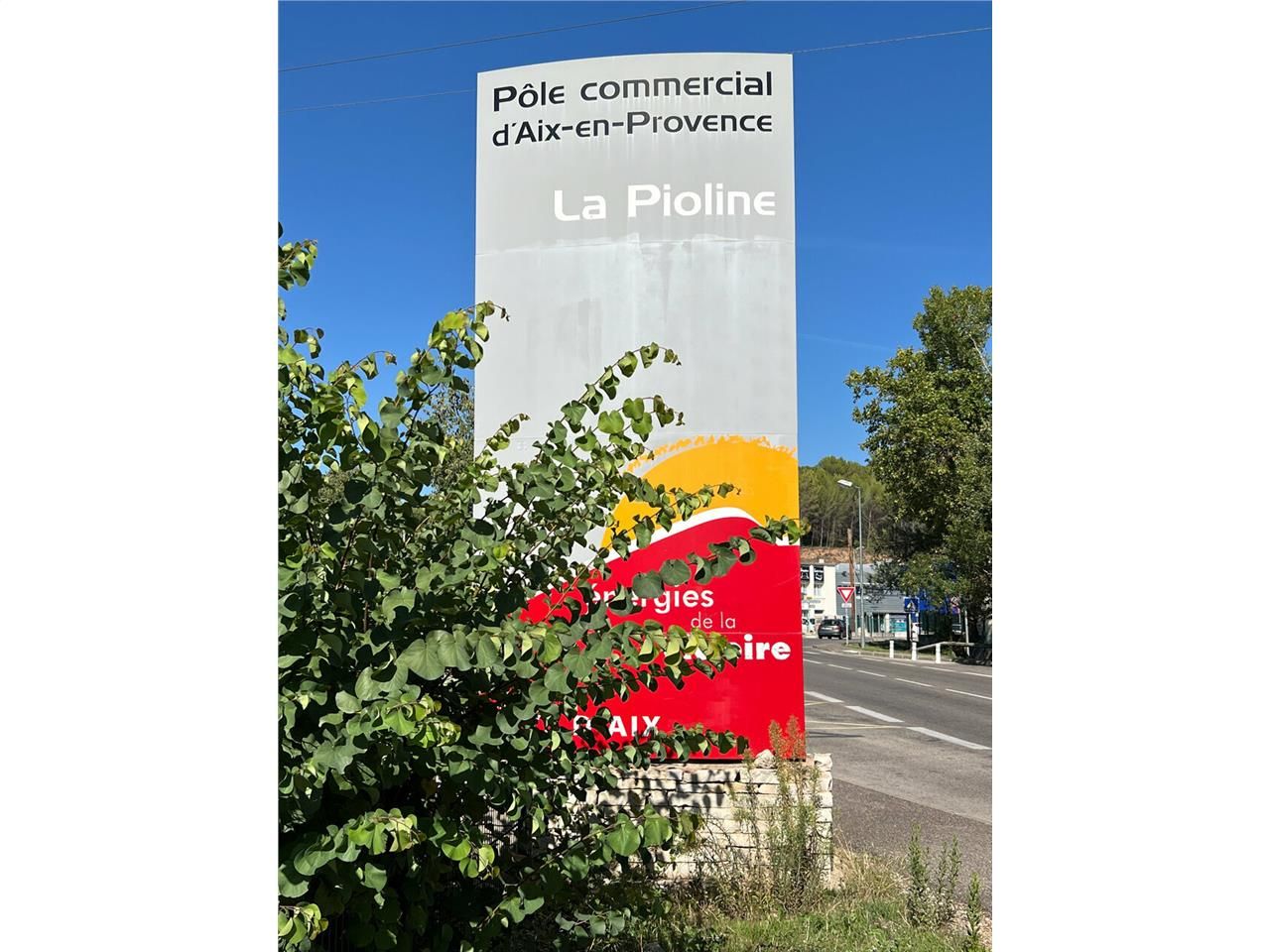 LOCATION LOCAL COMMERCIAL 149 m2 AIX EN PROVENCE- EMPLACEMENT N°1 