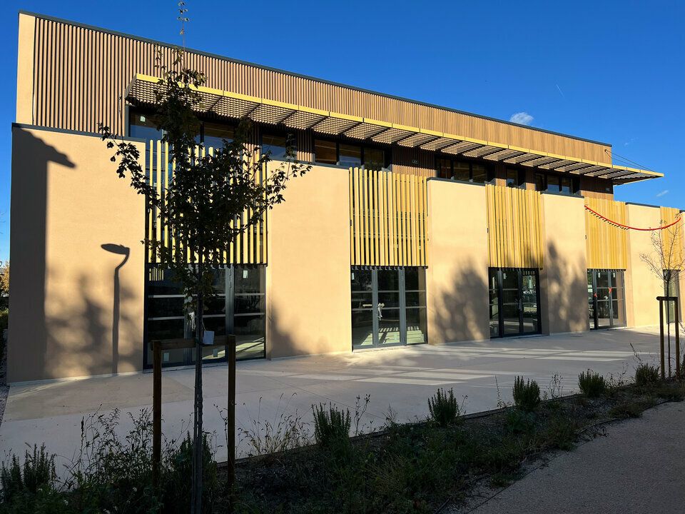 Location local commercial 408 m² non divisibles