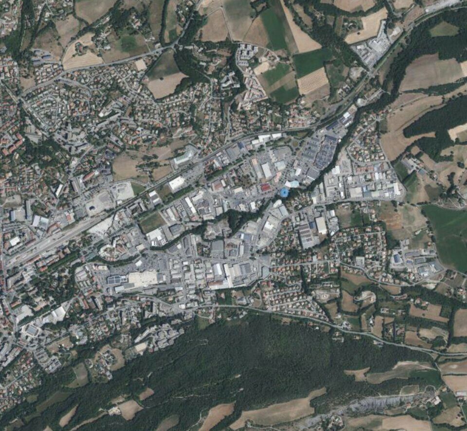 Location local commercial 248 m² divisibles à partir de 190 m²