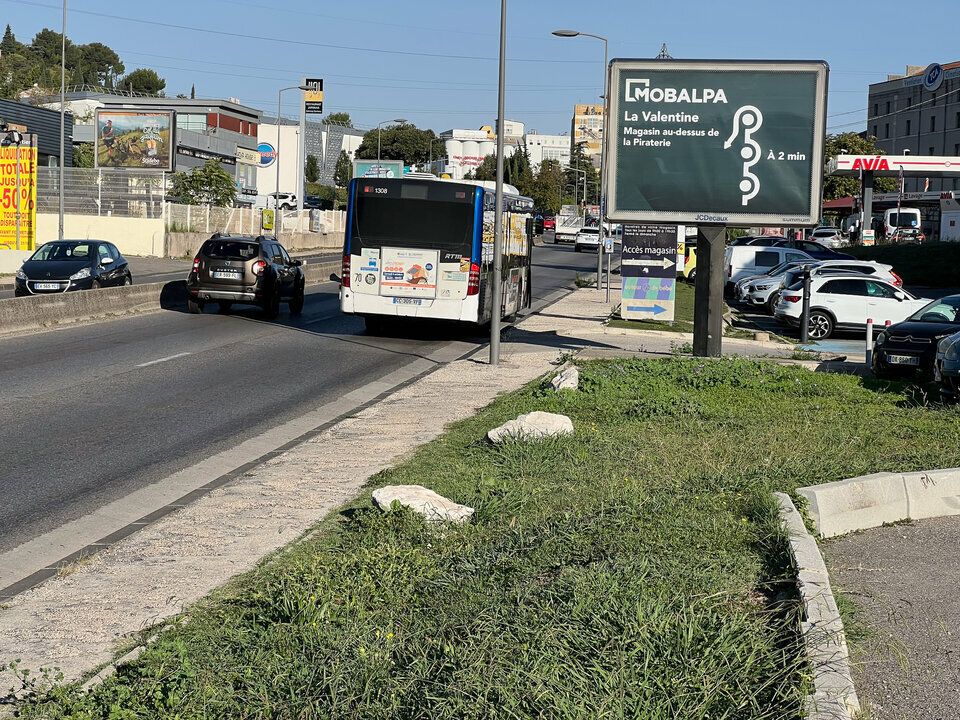 Location local commercial 573 m² non divisibles