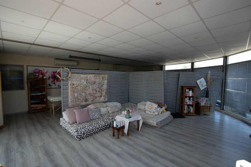 LOCAL D'ACTIVITÉ 408 M² SAINT-CANNAT