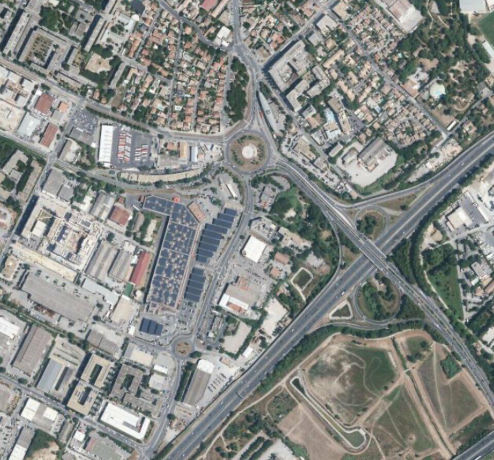 Location local commercial 681 m² non divisibles