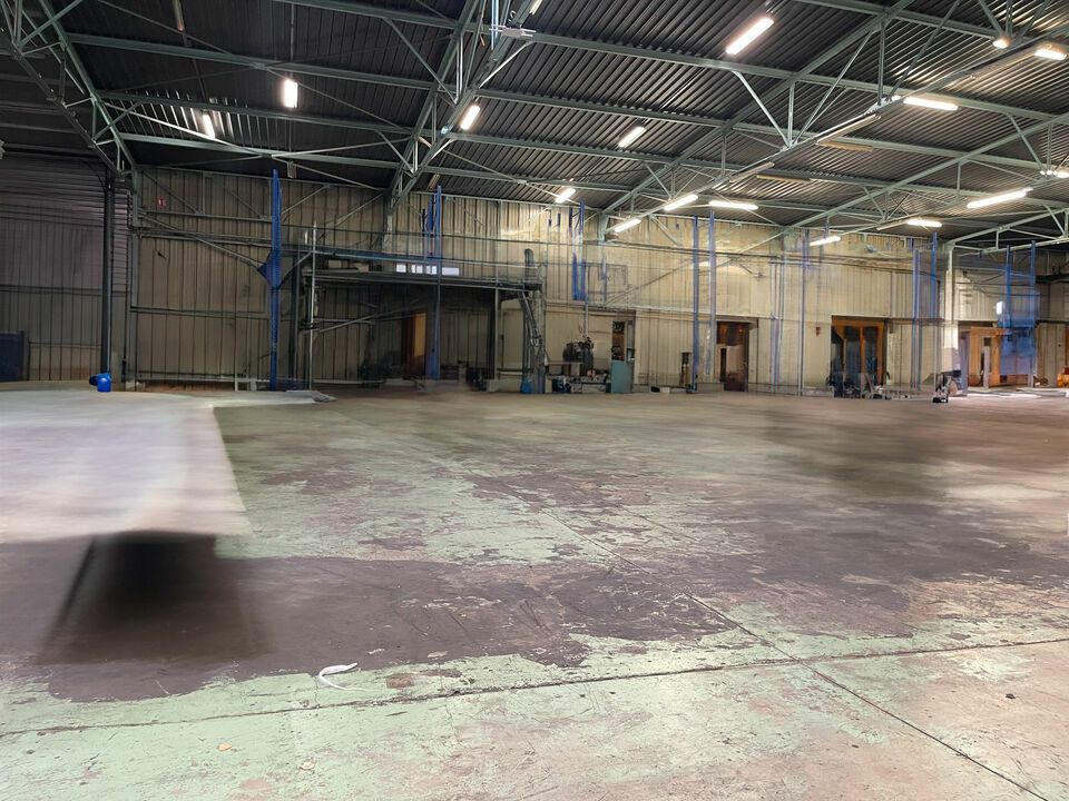 LOCATION LOCAL D'ACTIVITÉ – 2092M2 – AUBAGNE