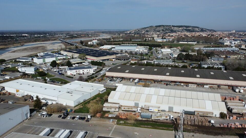 Vente local d''activites 400 m² divisibles à partir de 5000 m²