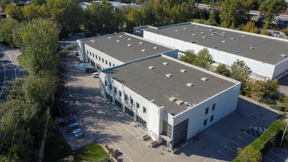 Location local d''activites 1924 m² divisibles à partir de 1024 m²