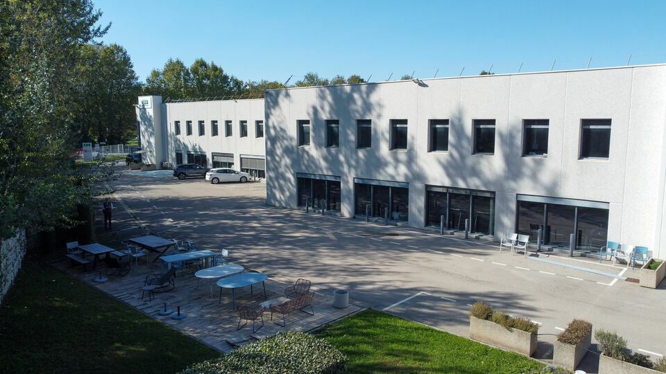 À LOUER - BÂTIMENT 1924 M² DIV - BOUC-BEL-AIR