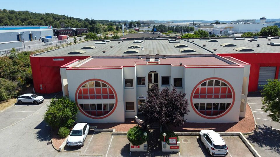 Location local d''activites 817 m² non divisibles