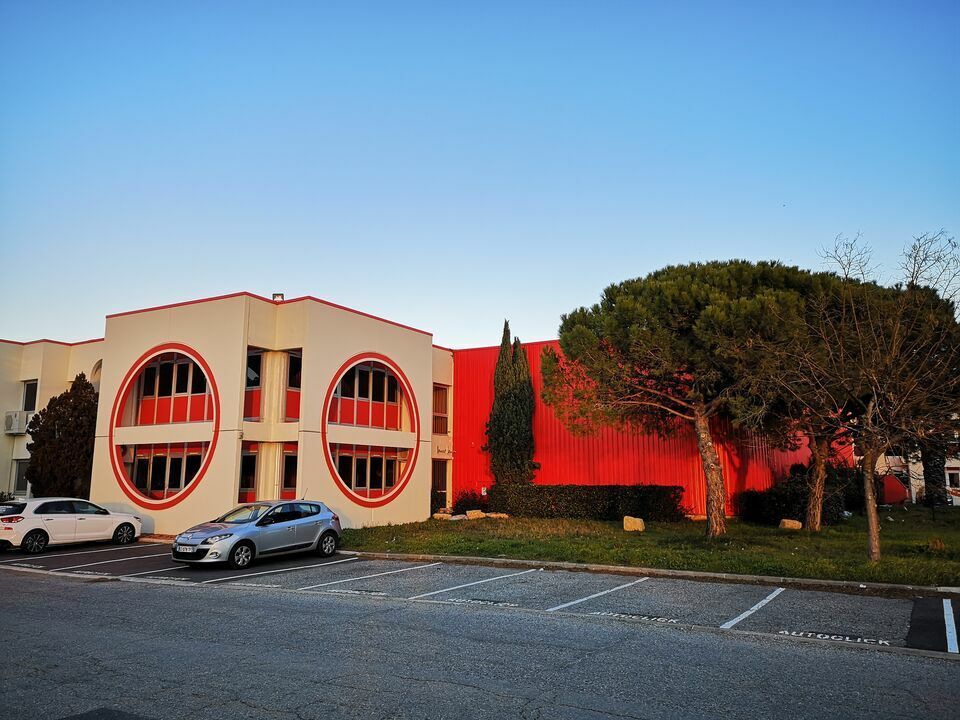 À LOUER - LOCAL D'ACTIVITÉ 817M² - VITROLLES