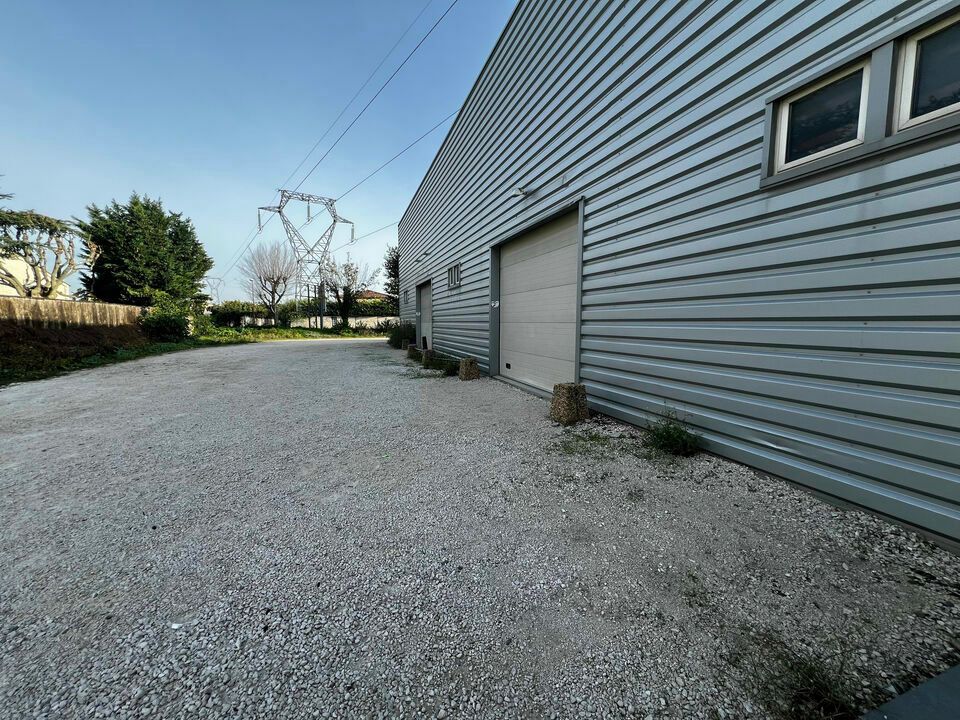 Vente local d''activites 599 m² non divisibles