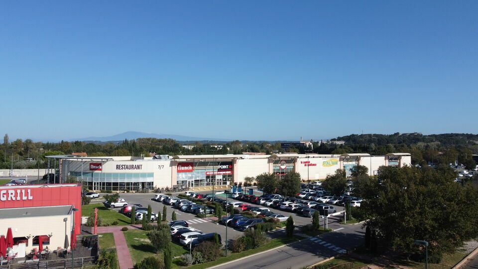 Location local commercial 616 m² non divisibles