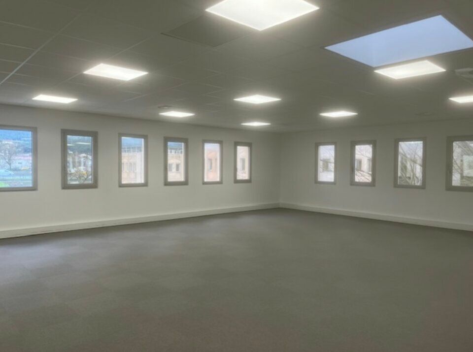 A LOUER 255M2 MARSEILLE