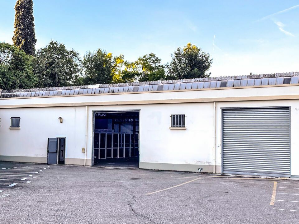 Location local d''activites 1600 m² non divisibles