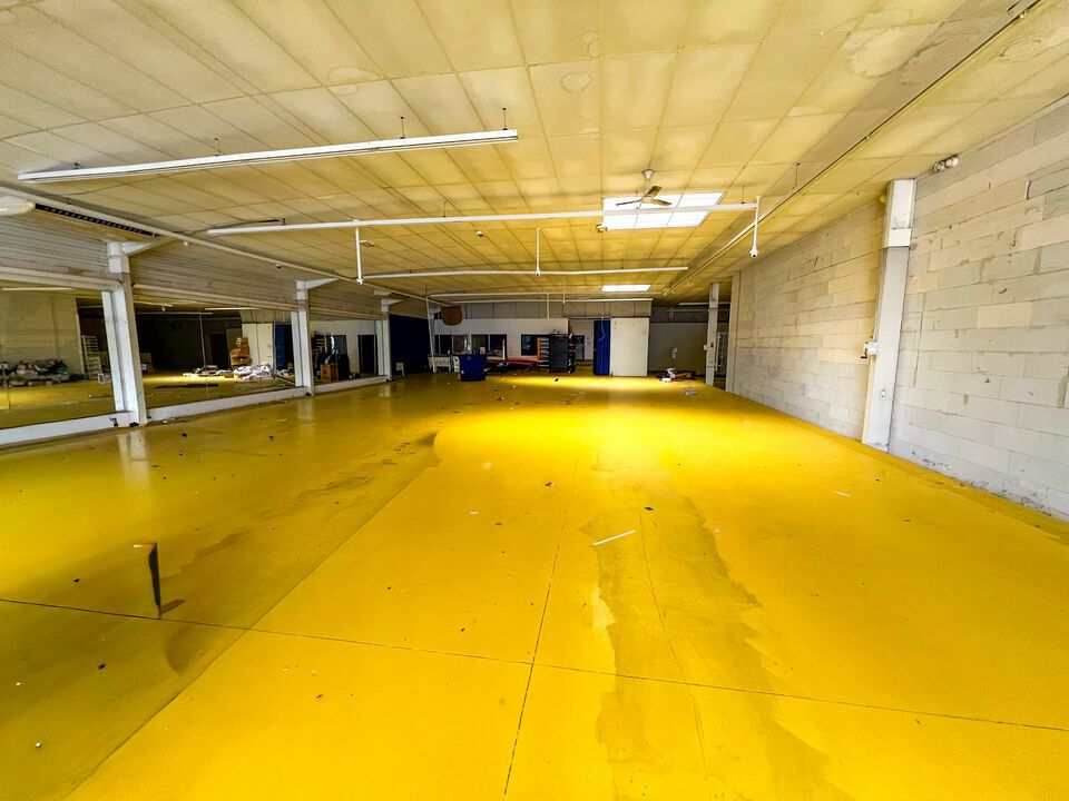 À LOUER - COMMERCE 602M² - ORANGE