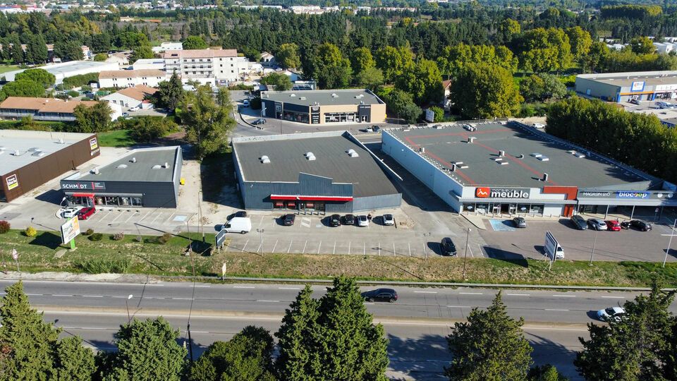 Location local commercial 1100 m² non divisibles