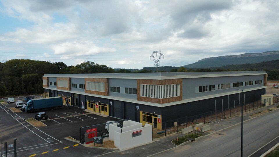 Vente local d''activites 578 m² non divisibles