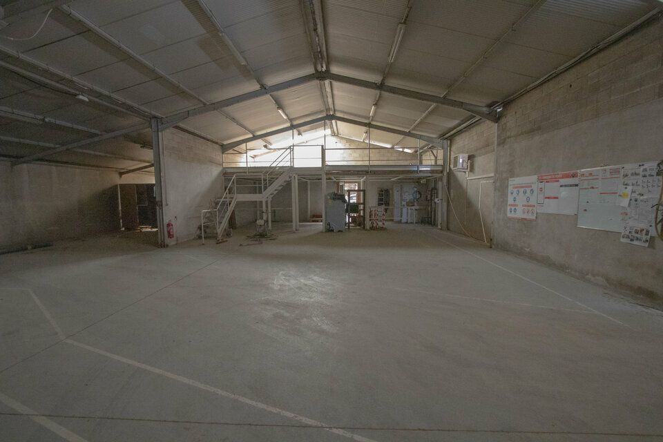 LOCATION MIXTE LOCAL D'ACTIVITÉ - BUREAU - 700 M² - BERRE-L'ÉTANG