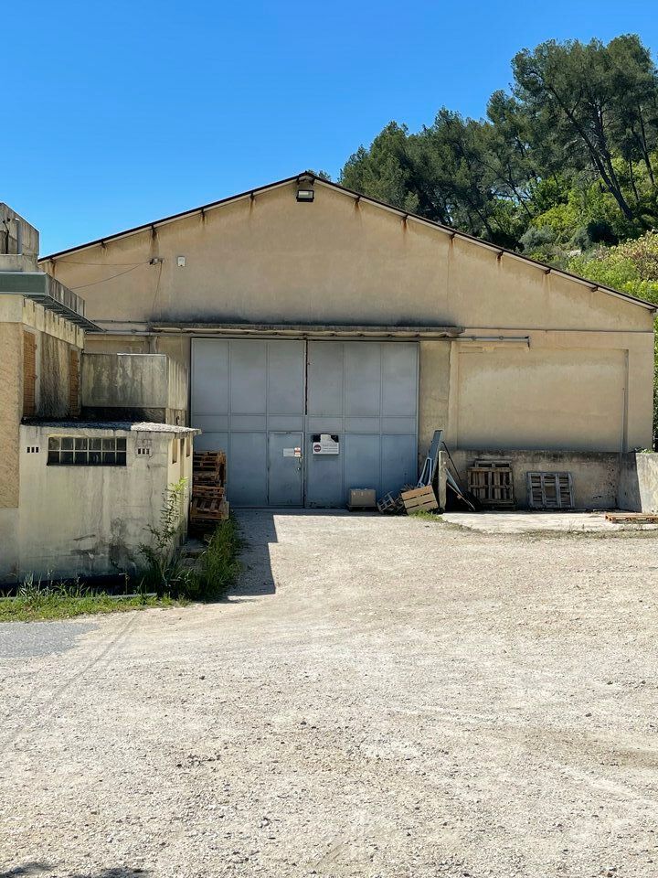 Location local d''activites 1000 m² non divisibles