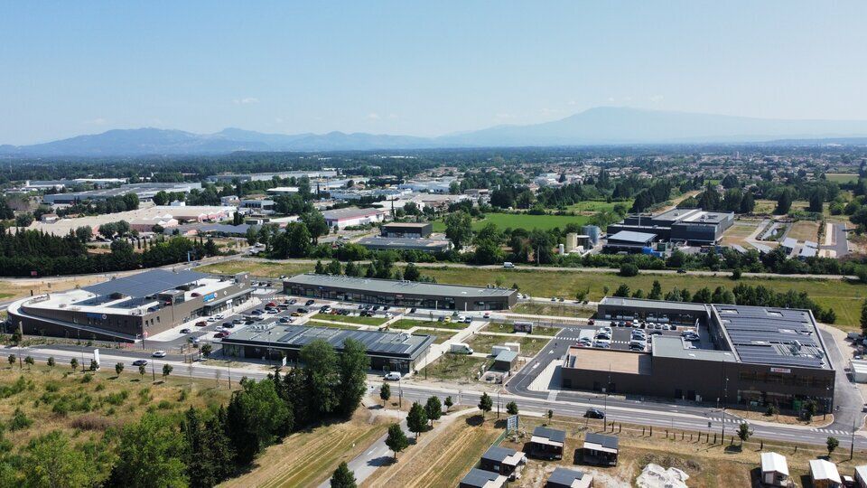 À LOUER - LOCAL COM 856 M² + ROOFTOP - MONTEUX
