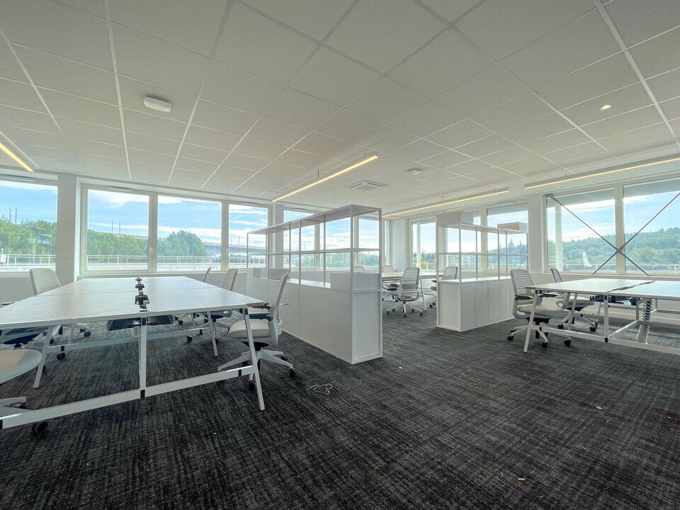 LOCATION IMM NEUF 1044m2 PROX IMMEDIATE AIX