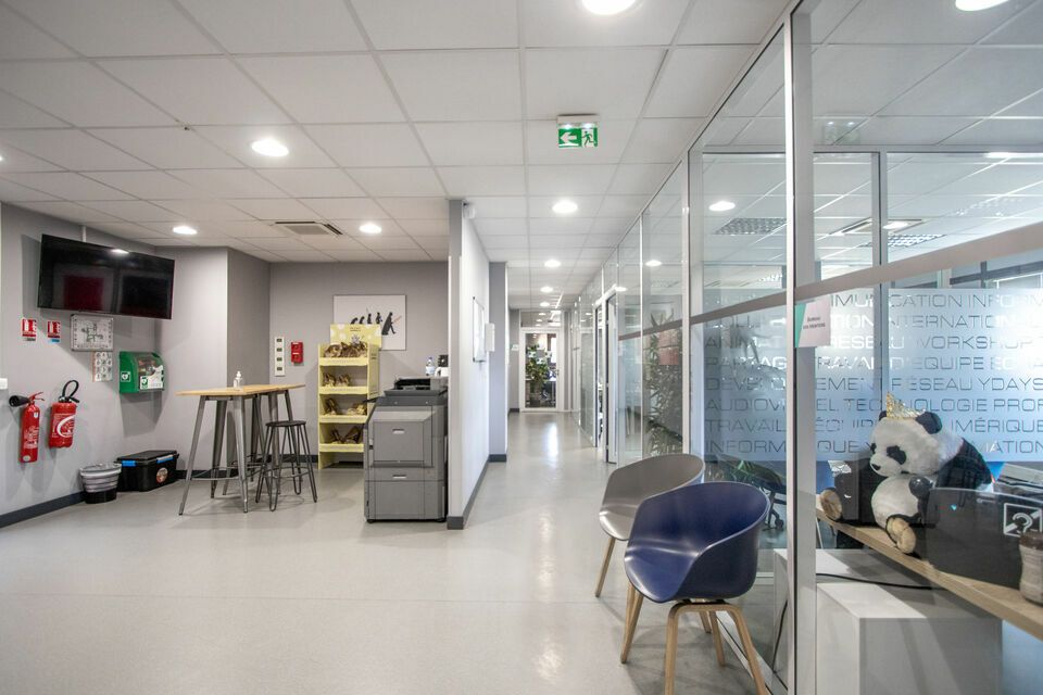 A LOUER 822m² DE BUREAUX DIVISIBLES AIX CENTRE
