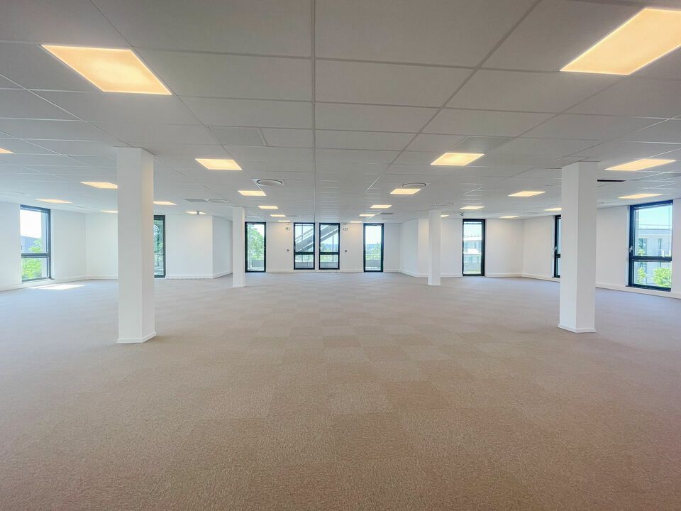 LOCATION BATIMENT INDEPENDANT 1979m2 AIX EN PROVENCE