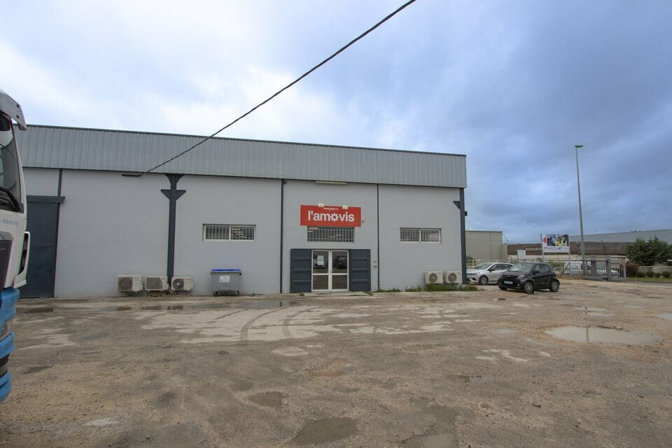 LOCATION MIXTE LOCAL D'ACTIVITÉ / BUREAU DE 495M2 A VITROLLES
