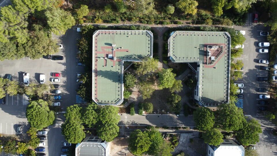 A LOUER BATIMENT INDEPENDANT 1044m2 AIX EN PROVENCE