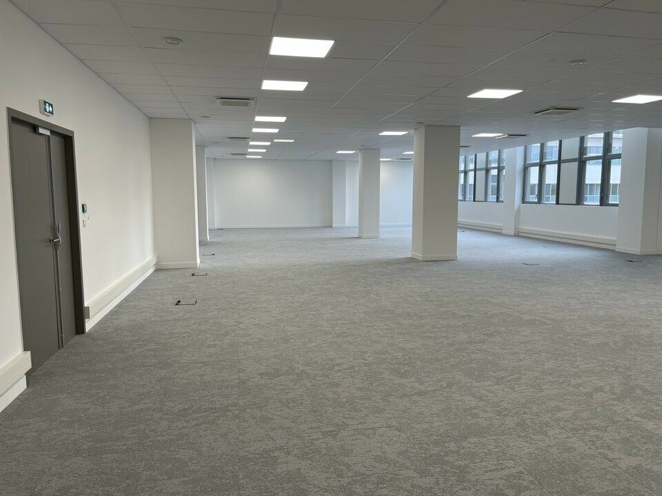 LOCATION BUREAUX 365M2 MARSEILLE