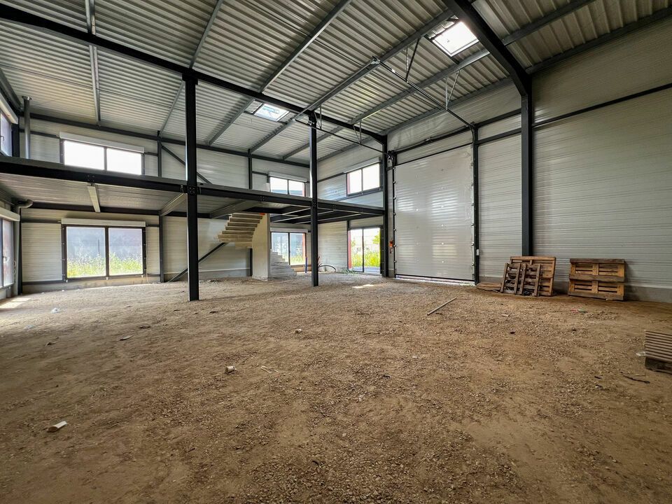 Location local d''activites 265 m² non divisibles