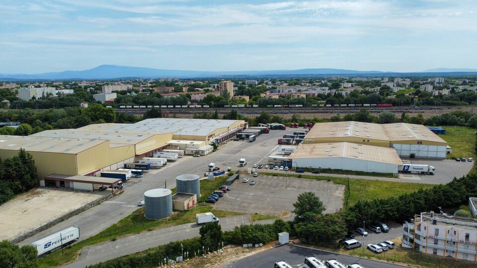 Location local d''activites 17000 m² divisibles à partir de 3071 m²
