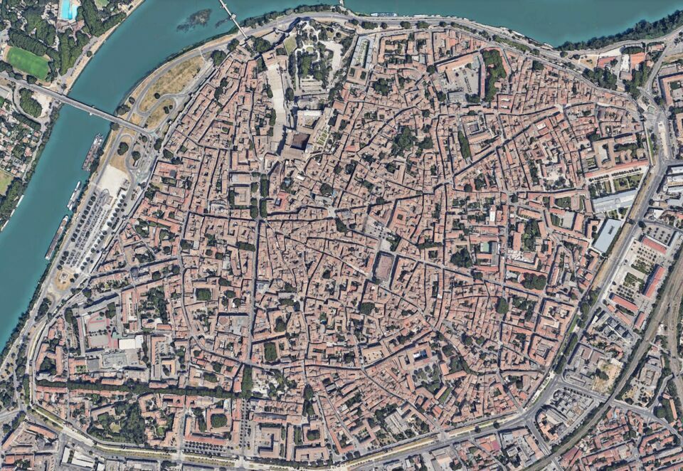 À VENDRE - IDÉAL INVESTISSEUR 630 M² - AVIGNON