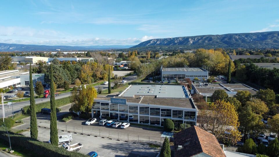 Vente local d''activites 2387 m² divisibles à partir de 500 m²