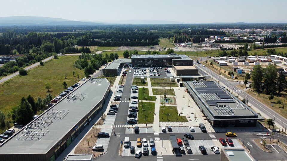 À LOUER - COMMERCE 581M² DIVISIBLES -  MONTEUX