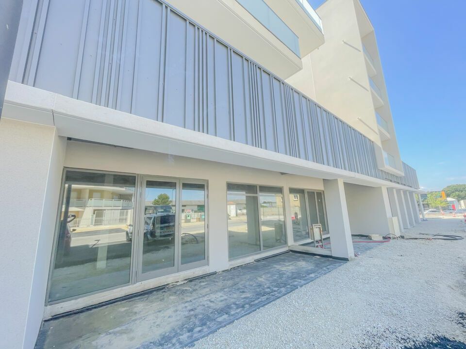 Location local commercial 260 m² non divisibles