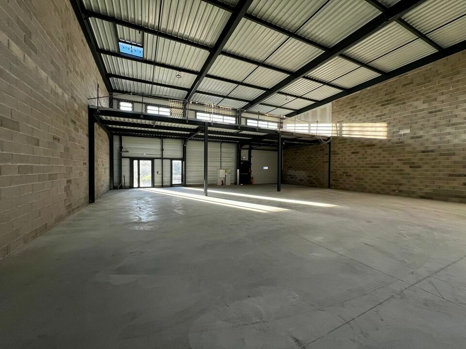 Location local d''activites 713.4 m² divisibles à partir de 270 m²
