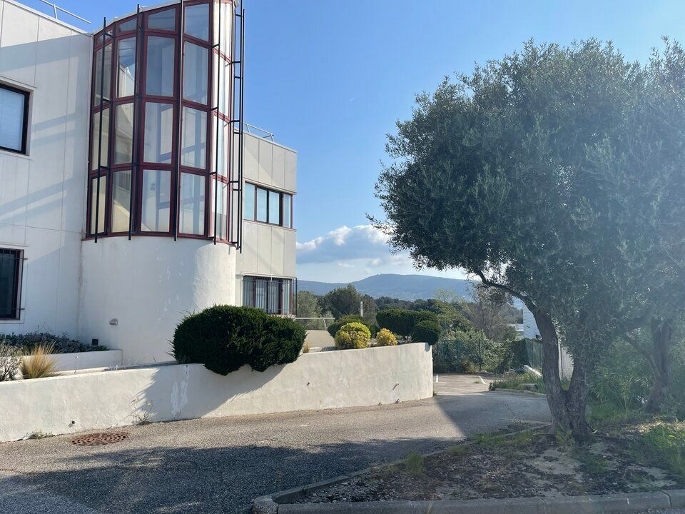 A VENDRE BUREAUX 757m2 - LA CIOTAT 