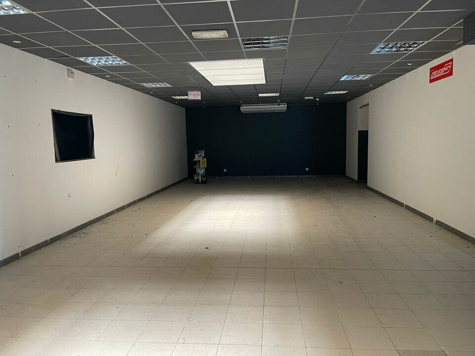 Location local d''activites 1200 m² non divisibles