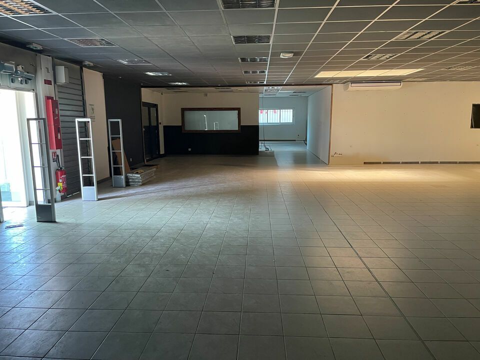 LOCATION MIXTE ENTREPÔT/COMMERCE 1200M2 - GÉMENOS