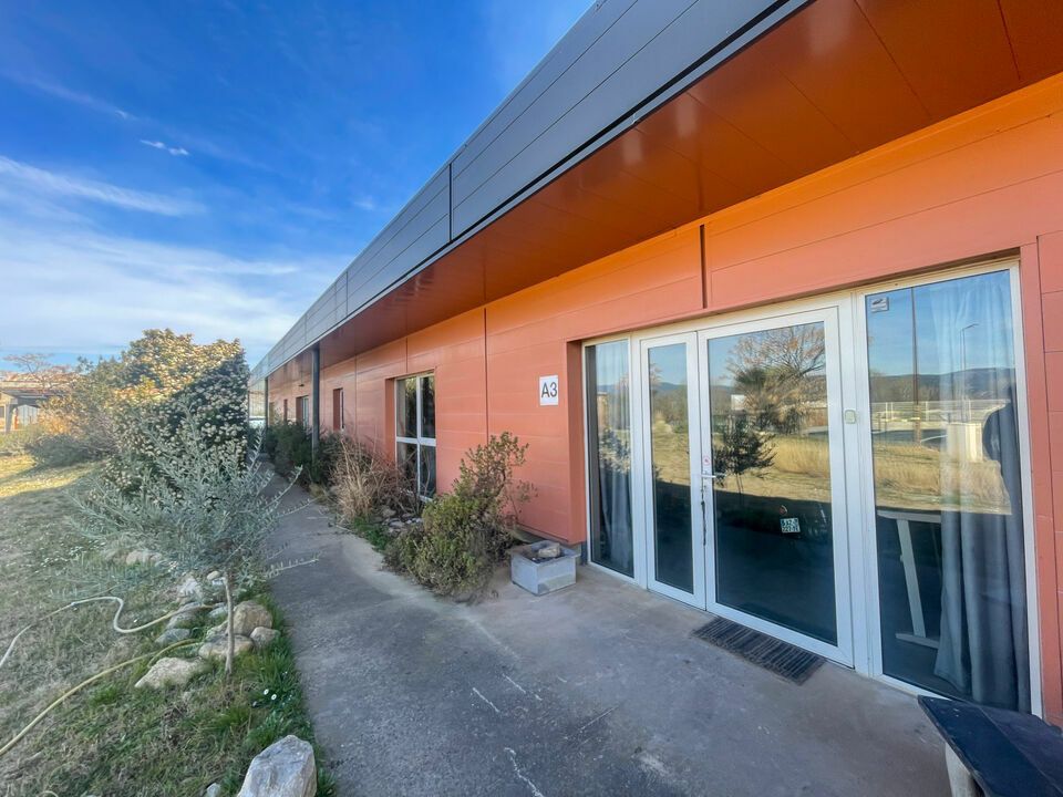 Vente local d''activites 251.6 m² non divisibles