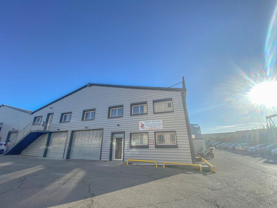 Location local d''activites 140 m² non divisibles