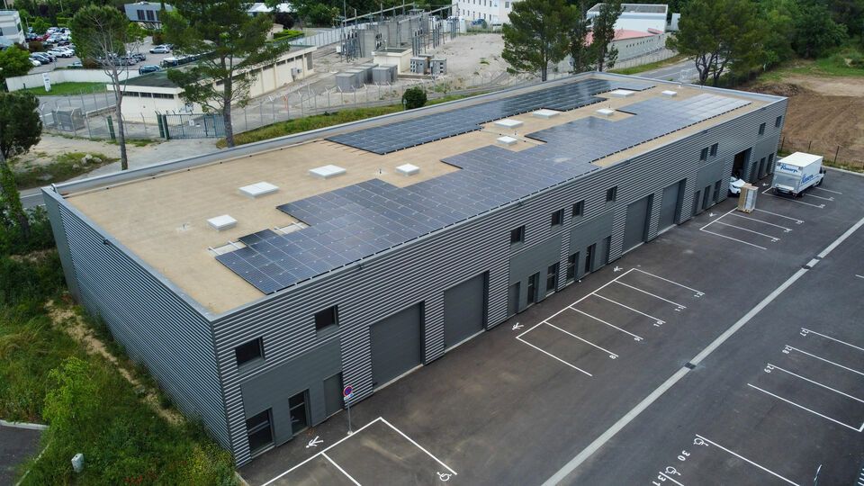 Location local d''activites 1167 m² divisibles à partir de 232 m²