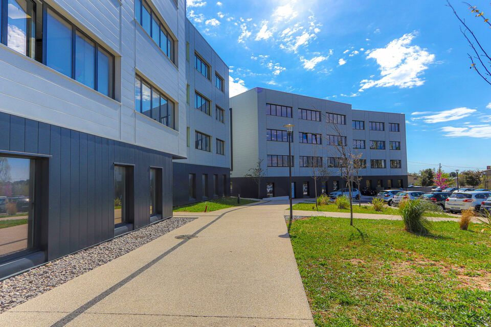 LOCATION BUREAUX 1380m2 VITROLLES