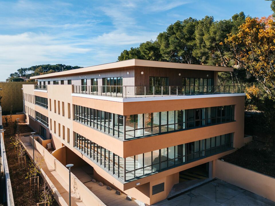 BUREAUX A LOUER 2728m2 AIX-EN-PROVENCE