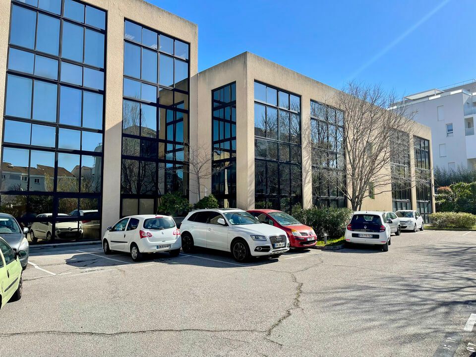 A VENDRE IMMEUBLE 826 m2 À MARSEILLE 8E