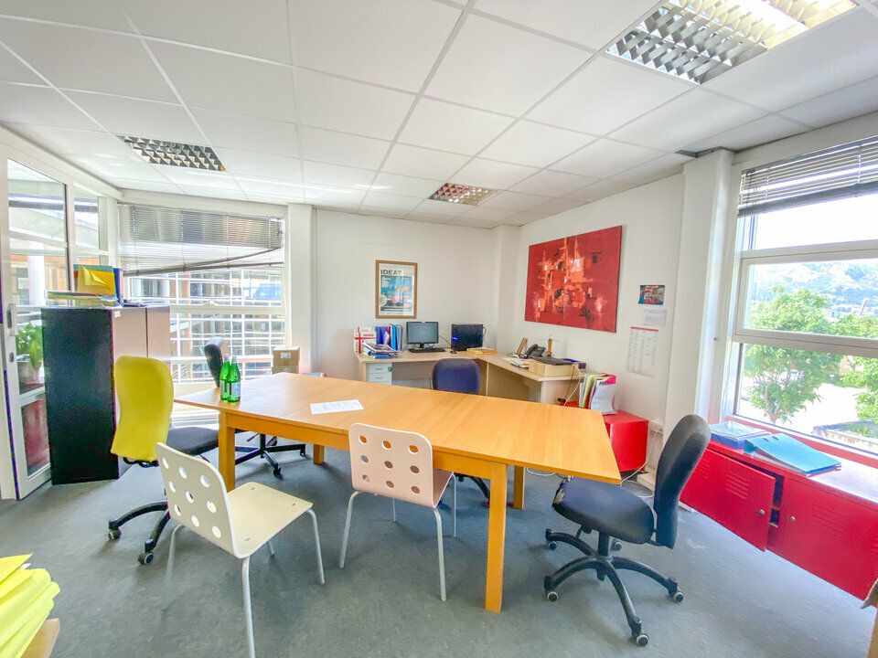 200 m² pour ce bureaux en location à Marseille