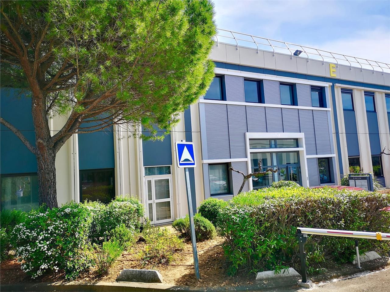 LOCATION BUREAUX 664m2 DIVISIBLES